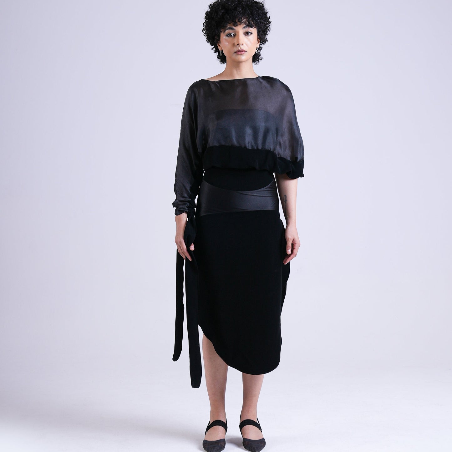 SKIRT WITH CURVY CUTS