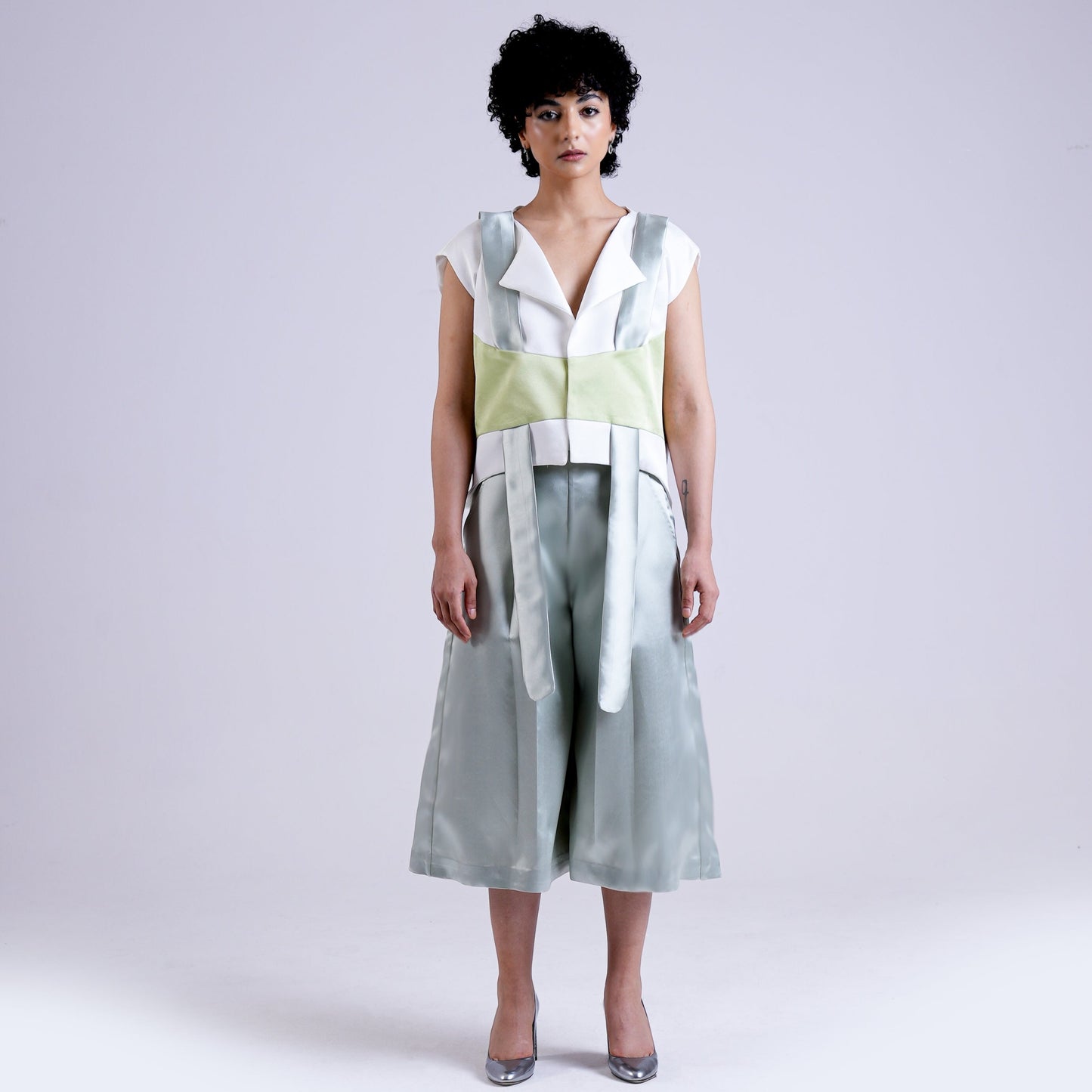 VEST WITH STRAPS