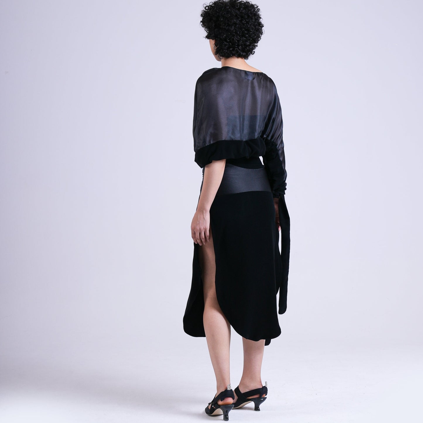 SKIRT WITH CURVY CUTS