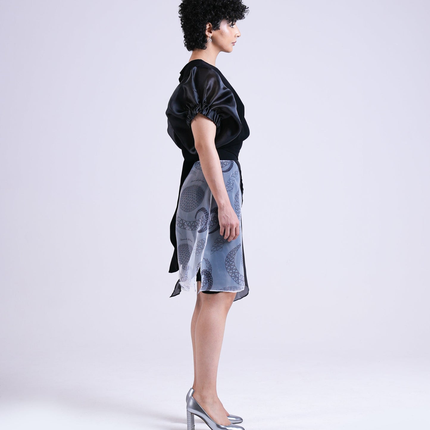 GATHERED SLEEVE TOP