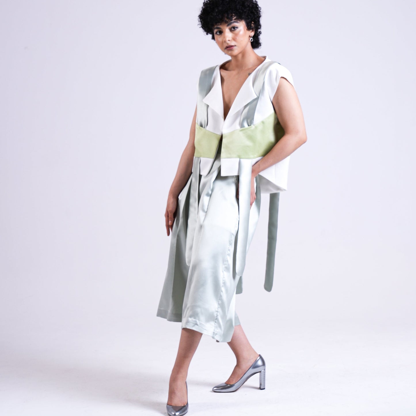 VEST WITH STRAPS